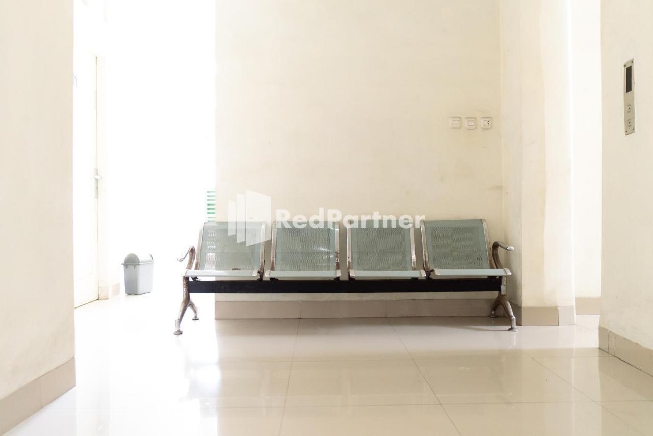 Wisma Aini Syariah Mitra Reddoorz Bandar Lampung Exterior photo