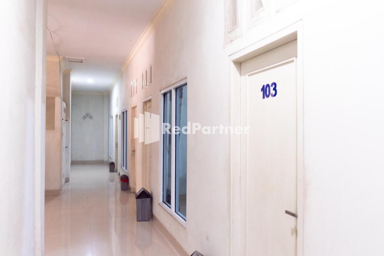 Wisma Aini Syariah Mitra Reddoorz Bandar Lampung Exterior photo