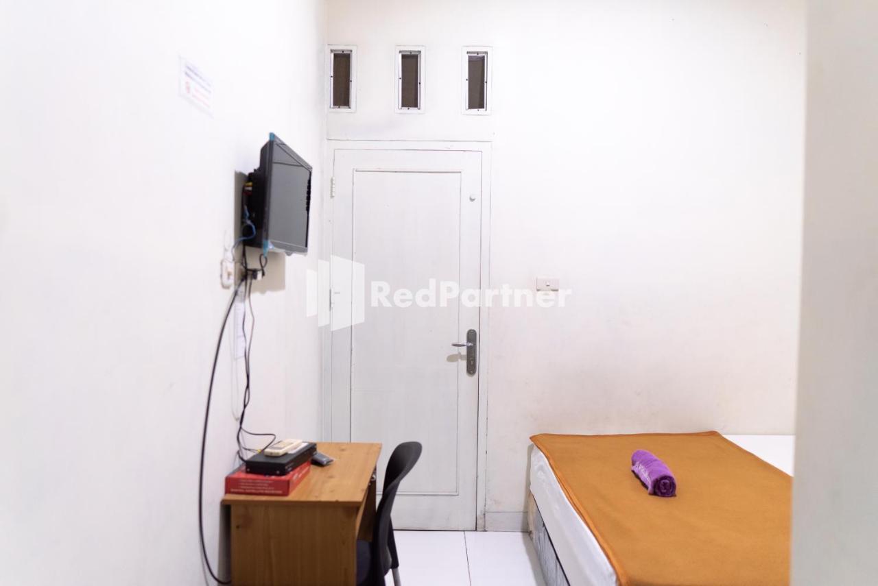Wisma Aini Syariah Mitra Reddoorz Bandar Lampung Exterior photo