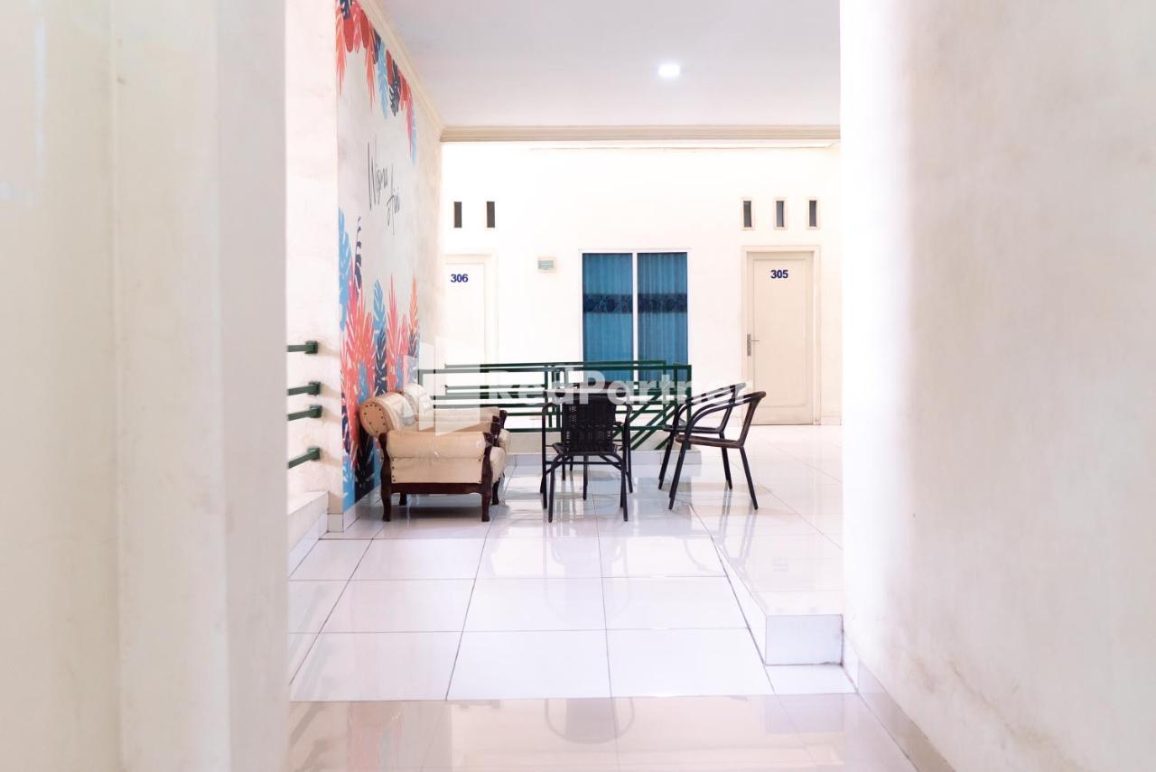 Wisma Aini Syariah Mitra Reddoorz Bandar Lampung Exterior photo
