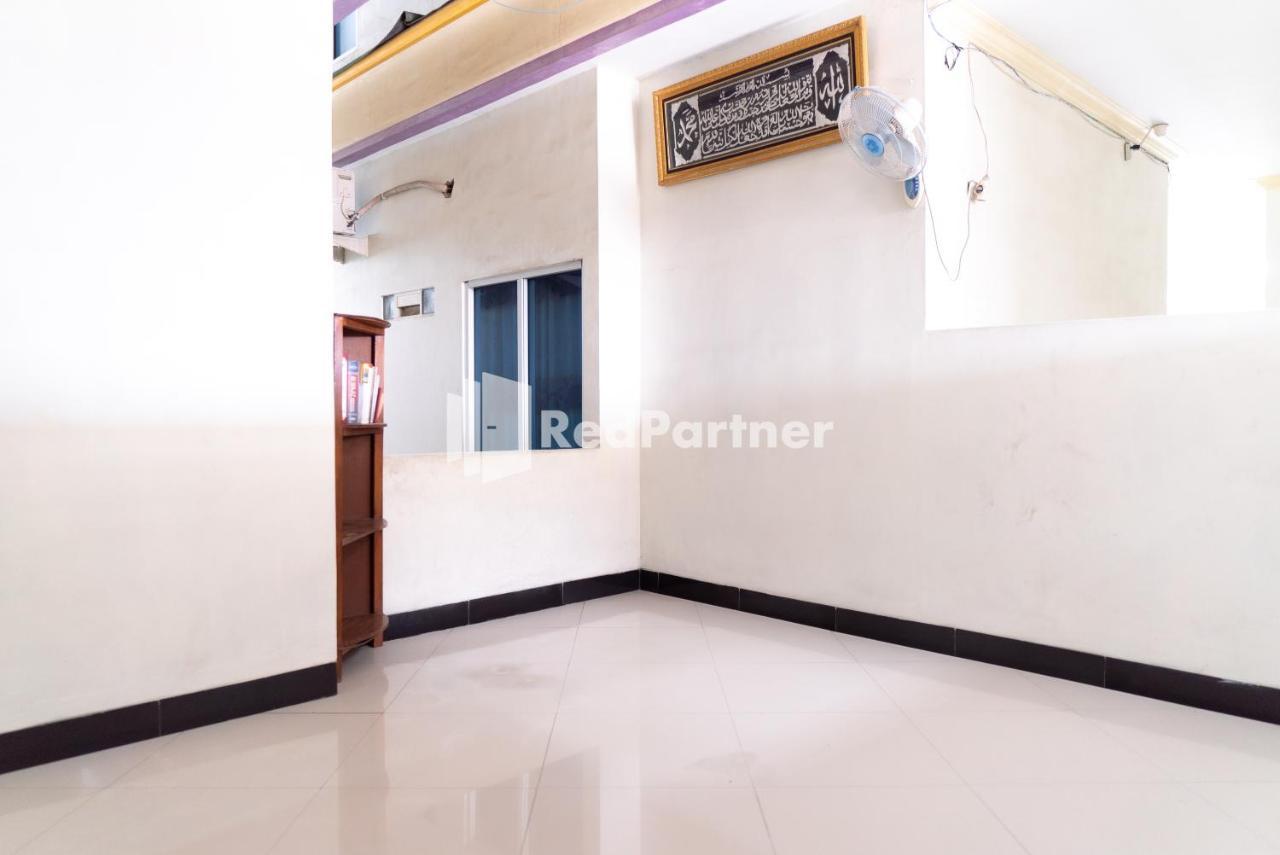 Wisma Aini Syariah Mitra Reddoorz Bandar Lampung Exterior photo